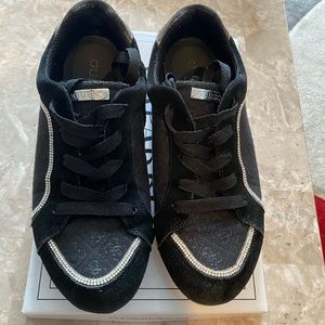 GUESS Sneakers-9.5
